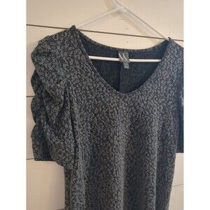 Worthington women's medium, black and gray ruched sleeve top Easter